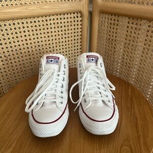 Converse Women's Chuck Taylor All Star Madison Sneaker in size 6. Euc. Worn once